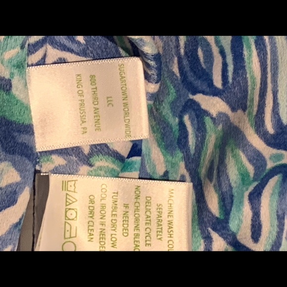 Lilly Pulitzer Romper with built in shorts. Size 4 - Picture 6 of 6